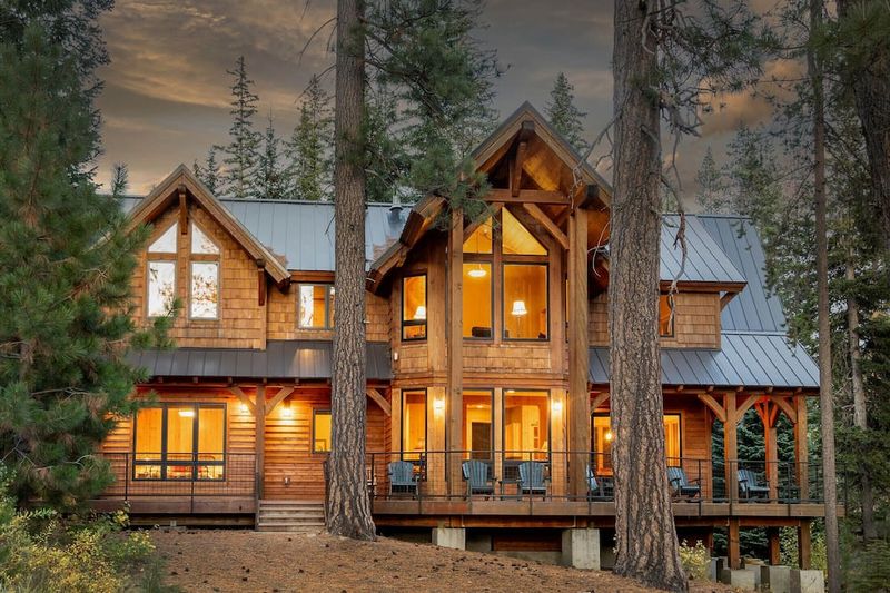 Riverside Lodge Estate