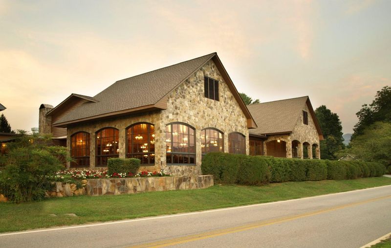 The Georgia Buffet So Delicious Locals Visit Every Weekend - Decor Hint Perfect Venue For Family Gatherings