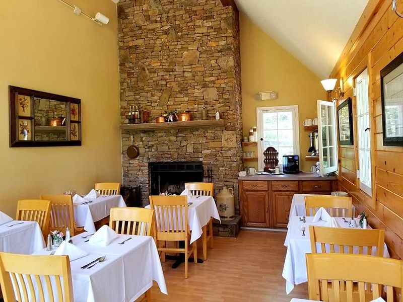 10 Maryland Lakeside Restaurants Perfect For A Weekend Getaway - Decor Hint The Inn at Deep Creek – Swanton