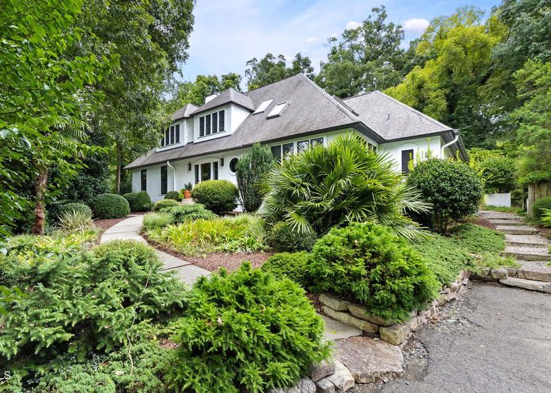 North Carolina's 25 Most Expensive Neighborhoods To Buy A Home In 2025 - Decor Hint Greenwood (Chapel Hill)