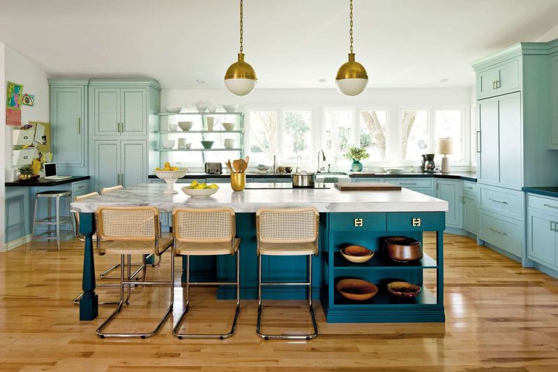Texas Home Trends That Flopped And Ones Set To Shine - Decor Hint Bold Kitchen Islands