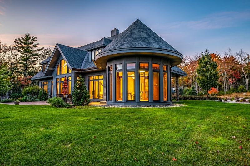 What The Most Expensive Mansions On America's Coasts Have In Common - Decor Hint Private Beach Access