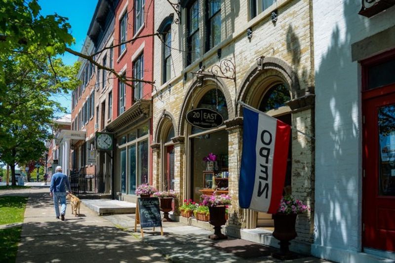30 Charming Small Towns Across New York You'll Want To Visit - Decor Hint Cazenovia