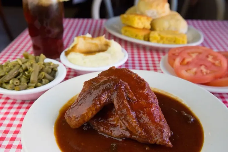 16 Hidden North Carolina Eateries Locals Can't Stop Talking About - Decor Hint Big Ed's North Restaurant