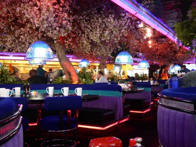 Nevada Spots Serving Great Food Any Time Of Day Or Night - Decor Hint The Peppermill Restaurant & Fireside Lounge