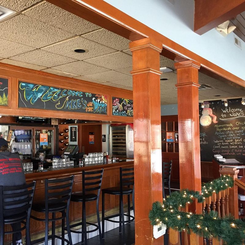 10 Ohio Seafood Shacks Only Locals Know Serving Up Lakeside Flavor Done Right - Decor Hint Jake's on the Lake