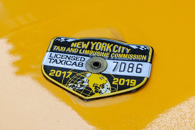 17 New York Collectibles Market Shifting – 7 Items Already Losing Serious Value - Decor Hint Vintage New York City Taxi Medallion Replicas
