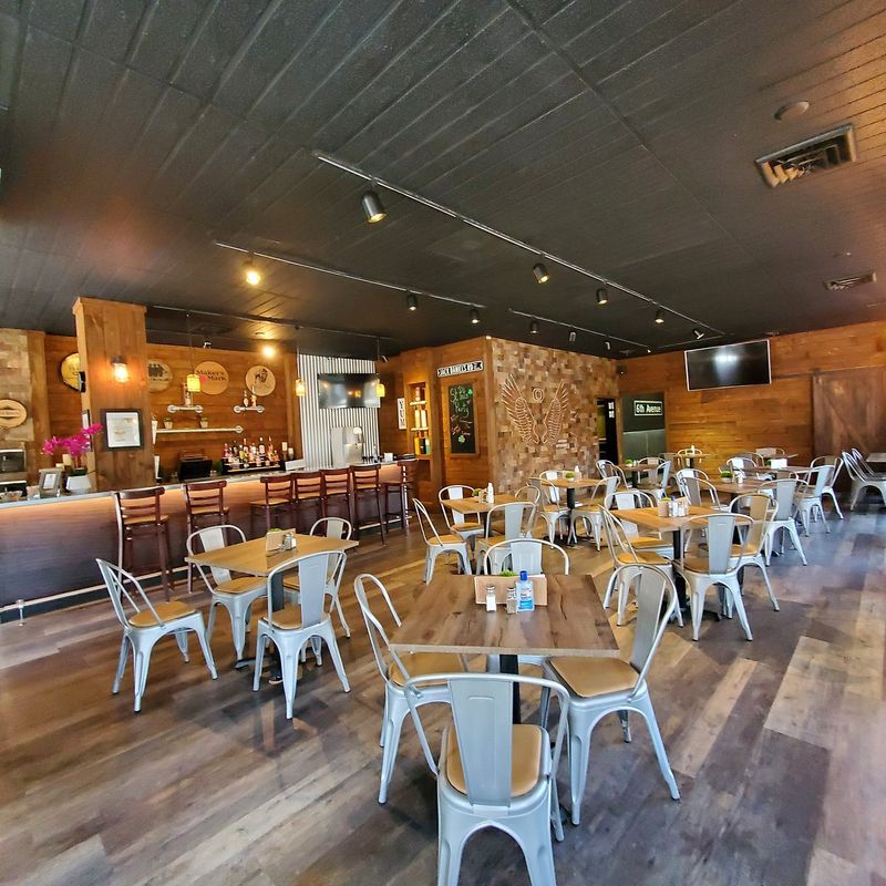 6th Street Restaurant & Sports Bar