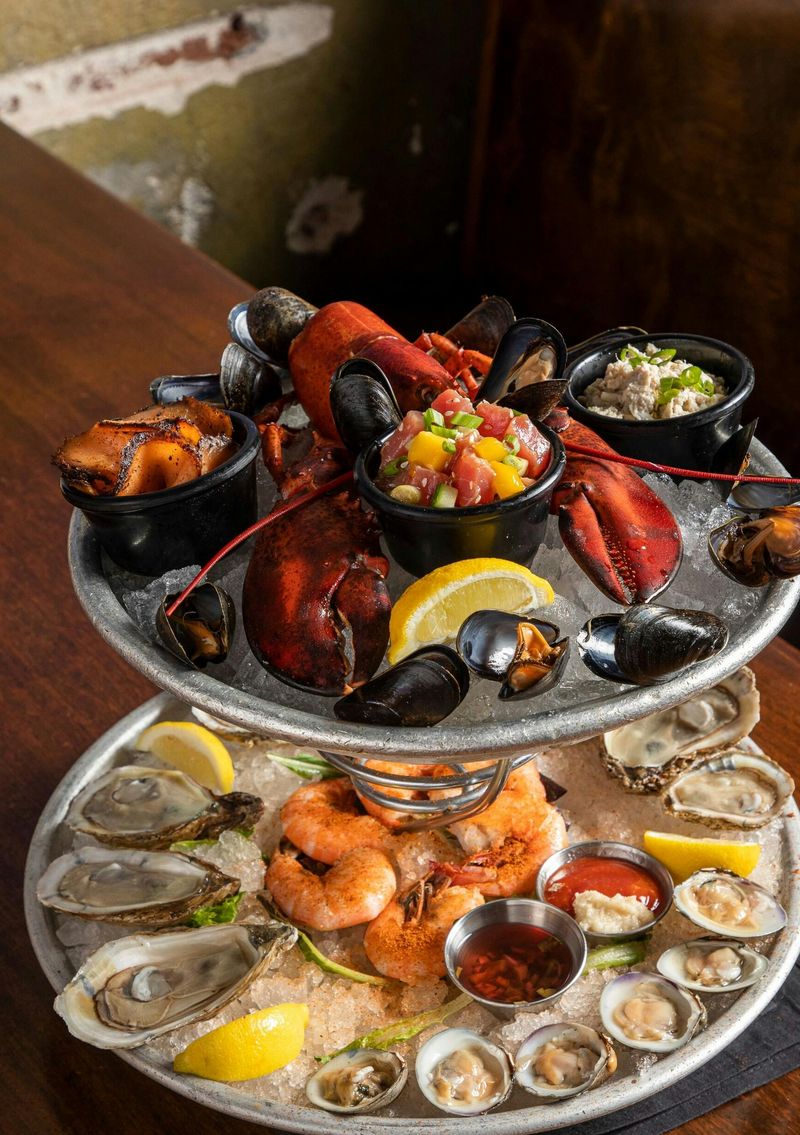 Charleston Dining Spots Serving Seafood Locals Call The Best Around - Decor Hint Pearlz Oyster Bar