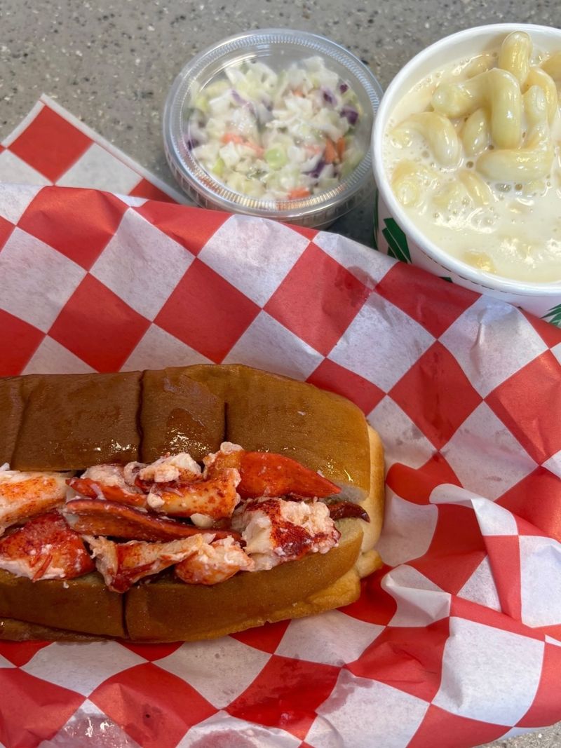 North Carolina Lobster Roll Spots Serving Fresh, Simple Perfection - Decor Hint The Maine Lobster Roll Company