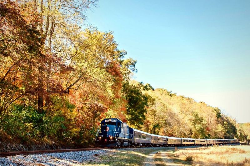 9 North Carolina Train Rides With Beautiful Fall Views - Decor Hint Blue Ridge Scenic Railway