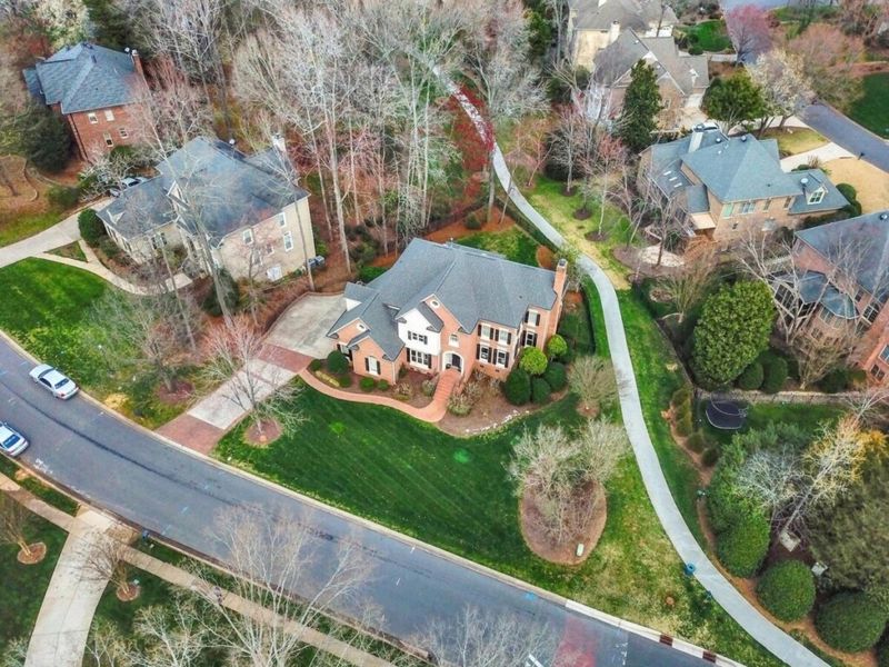 North Carolina's 25 Most Expensive Neighborhoods To Buy A Home In 2025 - Decor Hint Eastover (Charlotte)