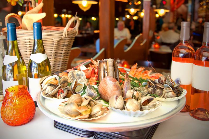 Minnesota Restaurants Bringing A Taste Of The Shoreline Up North - Decor Hint Captain's Table Seafood House