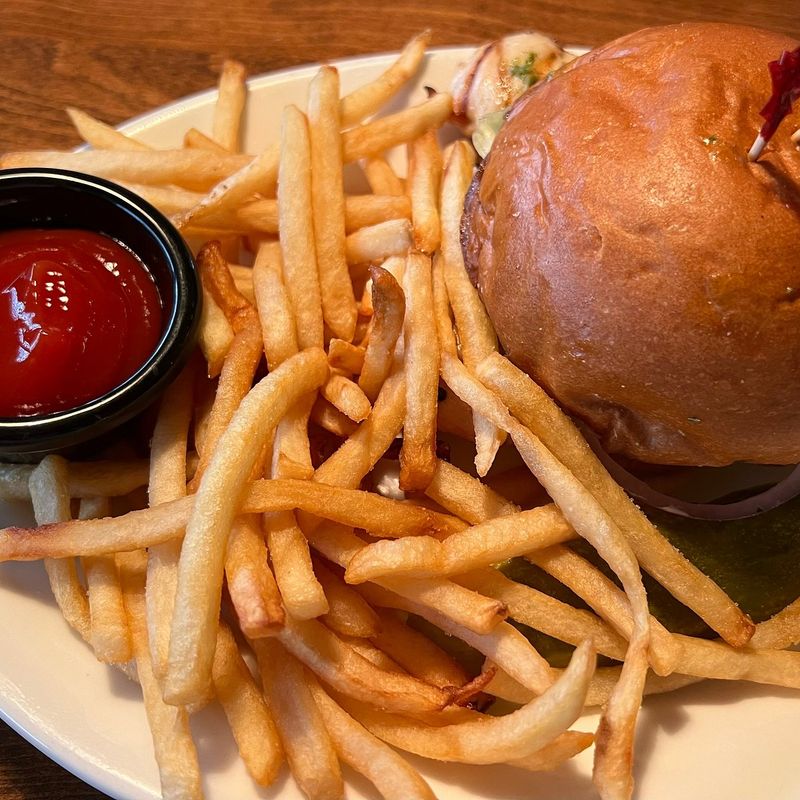 11 Washington Fried Fish Spots Locals Swear By For Crispy Perfection And Northwest Flavor - Decor Hint Big Fish Grill – Kirkland