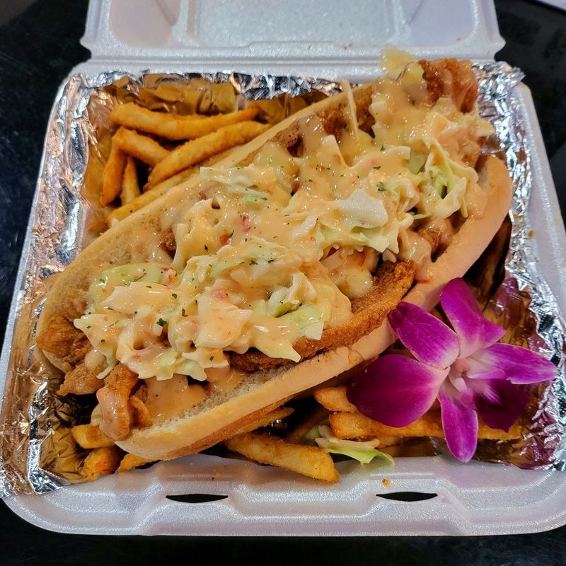 16 Iconic Fish Fries In Virginia That Prove Nobody Does Coastal Flavor Like the Locals - Decor Hint Lynnhaven Fish House Restaurant in Virginia Beach