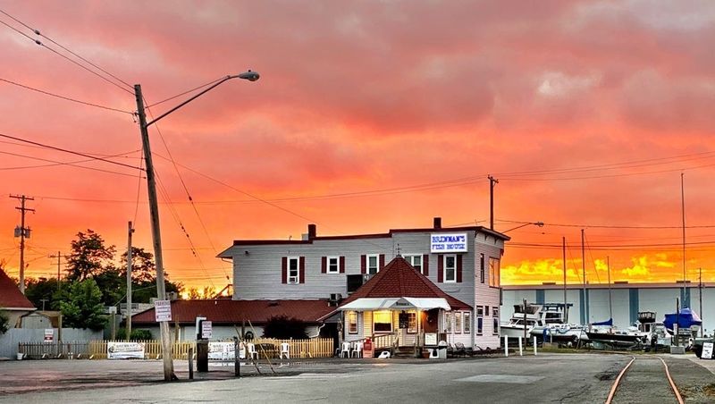 Ohio Restaurants Known For Their Perfectly Fried Fish - Decor Hint Brennan's Fish House