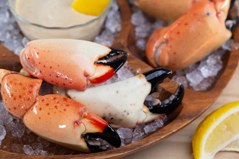 16 Seafood-Packed Florida Buffets Serving Endless Crab Leg Feasts - Decor Hint The Fish House