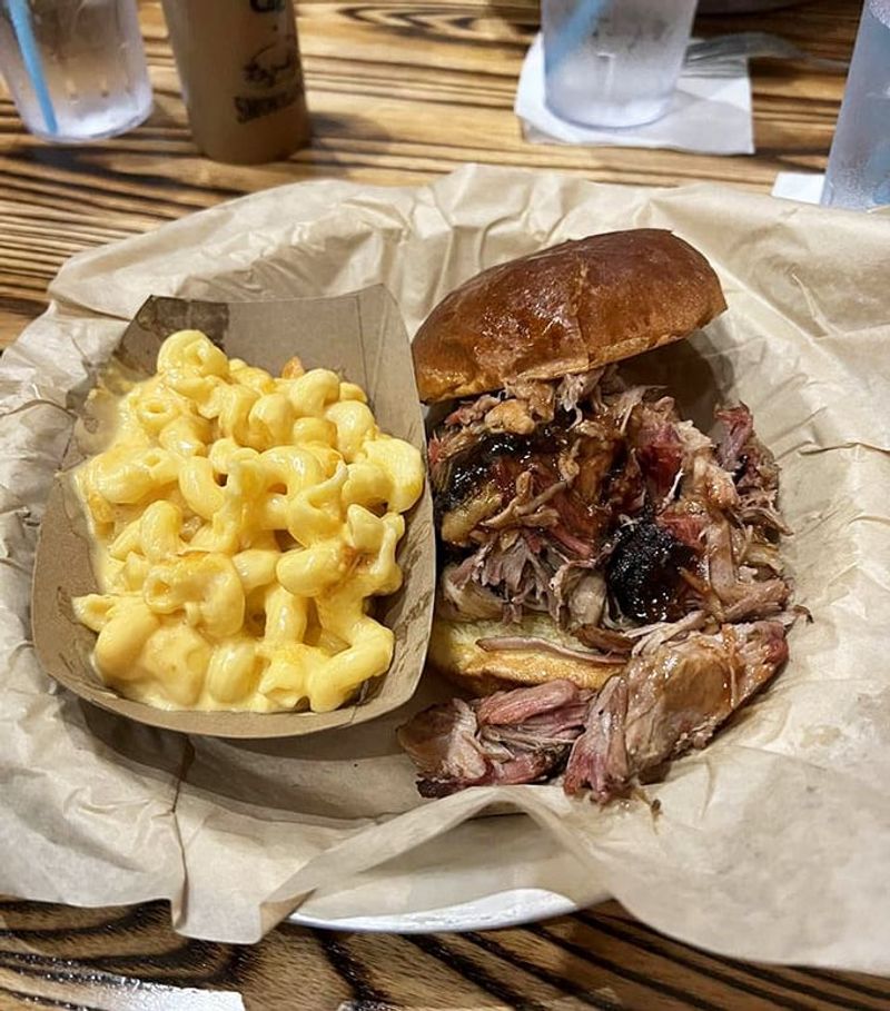 16 Little Georgia Barbecue Joints Making Bigger Spots Look Average - Decor Hint Pig-N-Out BBQ