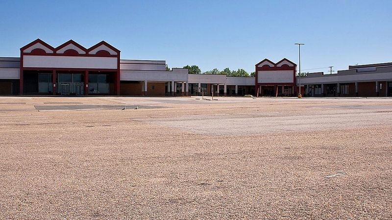 10 Homes Losing Value Quickly, Especially In Florida And Nevada - Decor Hint Homes Near Abandoned Commercial Developments