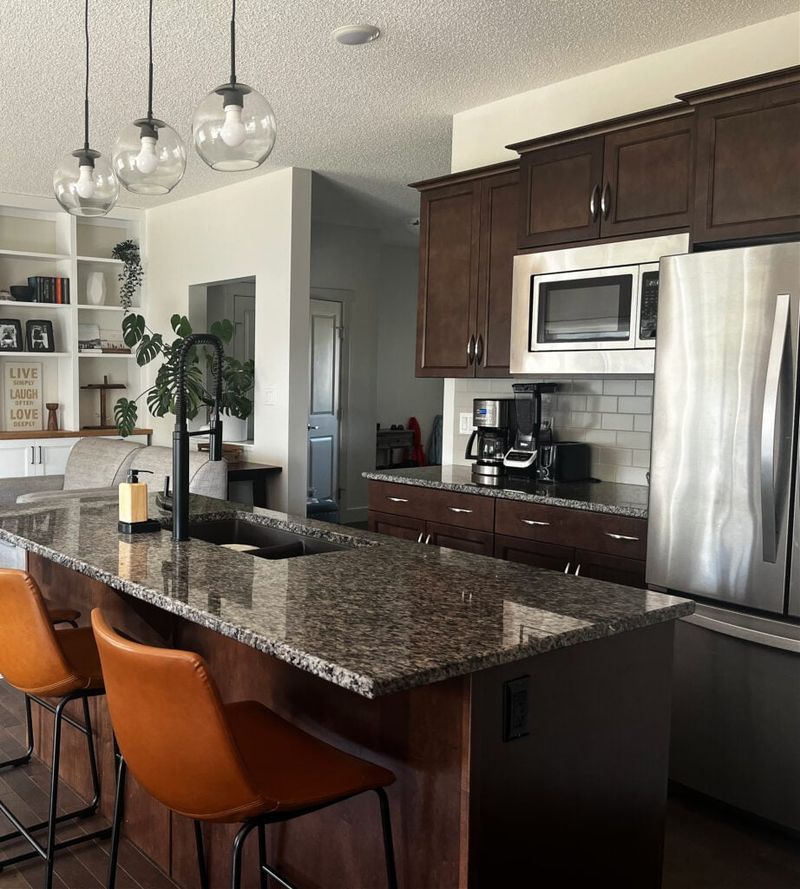 10 Outdated California Home Trends To Let Go And 3 That Never Fit The State - Decor Hint Granite Countertops