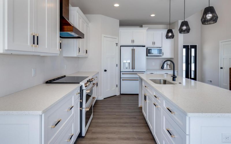 7 Wisconsin Home Trends Fading And 5 That Are Still Popular - Decor Hint All-White Kitchens