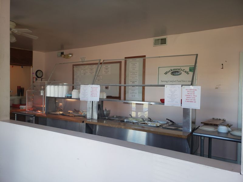 Locals Guard This South Carolina Soul Food Restaurant Jealously - Decor Hint The Setting Feels Like Grandma's House