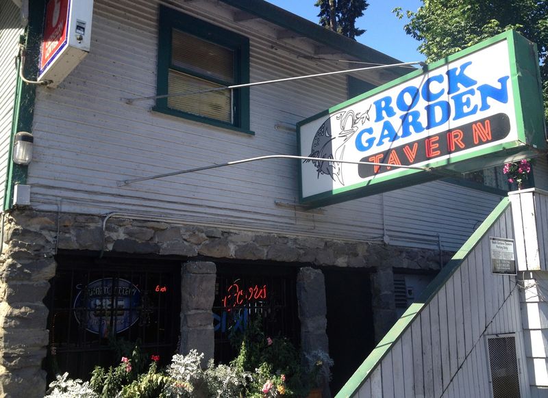 Oregon's Coziest Tavern Fish Fries You'll Want to Try This Season - Decor Hint Rock Garden Tavern's Riverside Fish & Chips