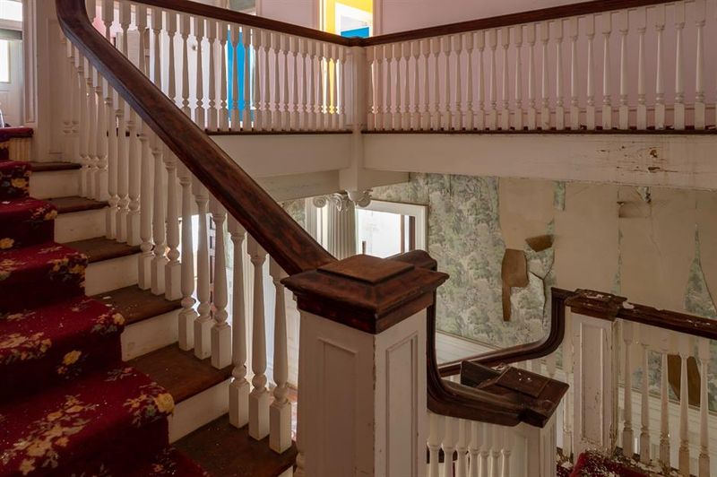 Step Inside This 120-Year-Old Alabama Mansion And Peek Into History - Decor Hint Hand-Carved Staircase
