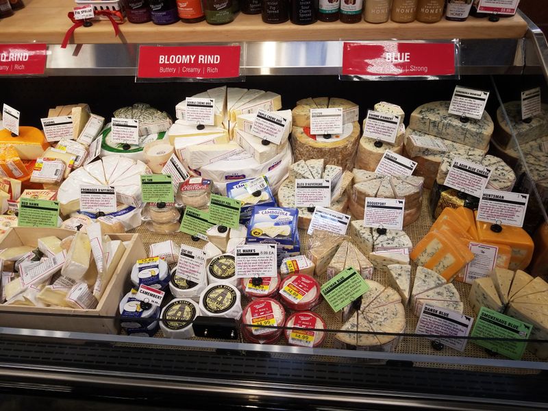 Once-Beloved California Foods Locals Say Are Nearly Impossible To Find Now - Decor Hint Knudsen's Cottage Cheese (Small Curd Original)