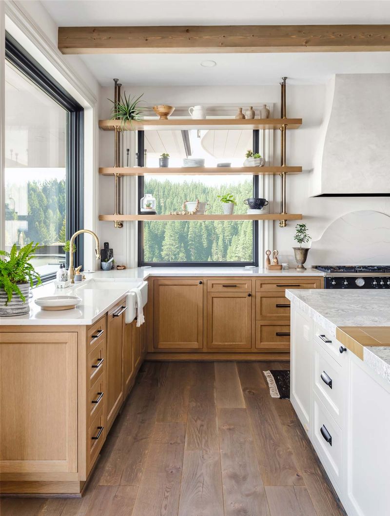 8 Kitchen Trends Fading From Illinois Homes And 8 That Still Look Great - Decor Hint Upper Cabinets Everywhere