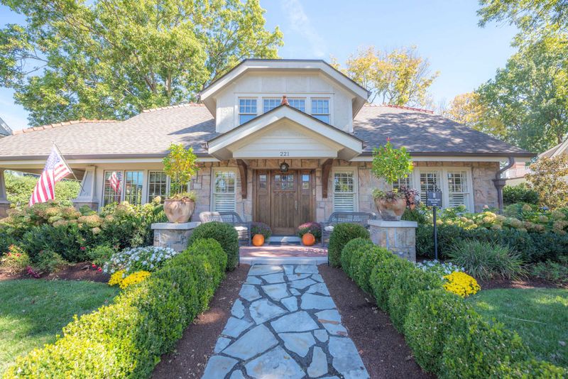 Say Farewell To 12 Classic Tennessee Homes, They're Falling Out Of Favor - Decor Hint 80s Contemporary Builds