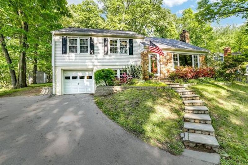 Homes Near Overcrowded School Districts