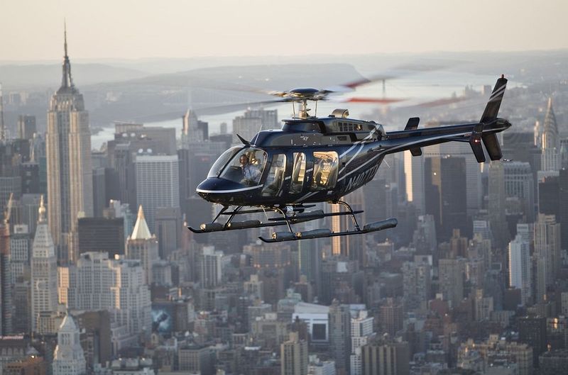 22 New York Tourist Traps Every Local Knows To Avoid (Here's What To Do Instead) - Decor Hint Helicopter Tours Over Manhattan