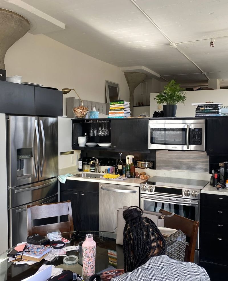 14 Kitchen Design Flaws Ohio Homebuyers Try To Avoid - Decor Hint Mismatched Appliance Finishes