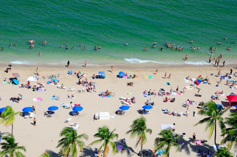 10 Florida Beach Towns So Crowded Locals Avoid Them Altogether - Decor Hint Fort Lauderdale Beach