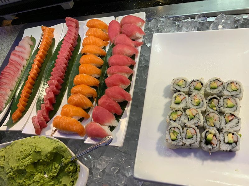 These Florida Buffets Put A Coastal Touch On Home-Style Favorites - Decor Hint Crazy Buffet