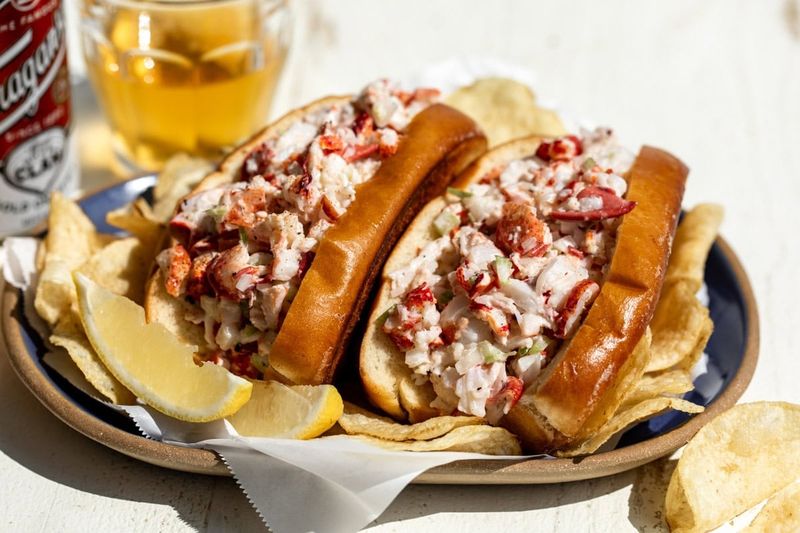 Homestyle Massachusetts: Old-Fashioned Recipes Still Loved Today - Decor Hint Lobster Roll