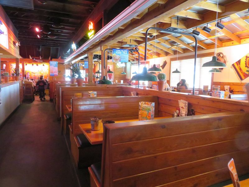 Smart Reasons This Is The Ultimate Time To Enjoy Texas Roadhouse Without The Chaos - Decor Hint Noise Levels Drop to Comfortable Ranges