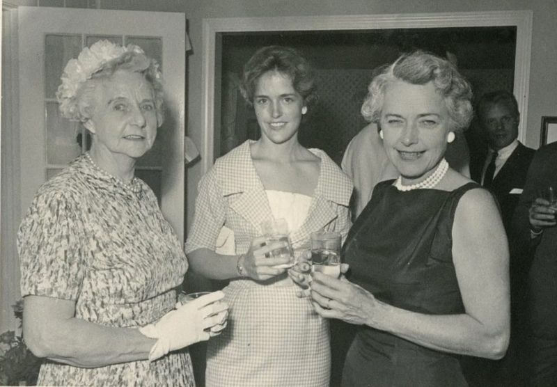 23 Forgotten California Dinner Etiquette Traditions That Defined The Swinging Sixties - Decor Hint The Formal Dinner Dress Code