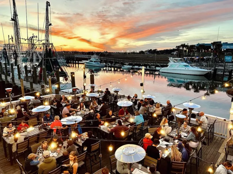 Charleston Dining Spots Serving Seafood Locals Call The Best Around - Decor Hint Saltwater Cowboys