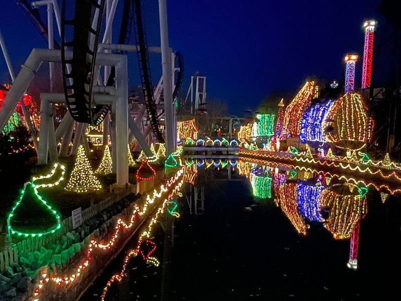 20 Pennsylvania Fall Festivals You'll Want To Experience At Least Once In 2025 - Decor Hint Hersheypark Christmas Candylane