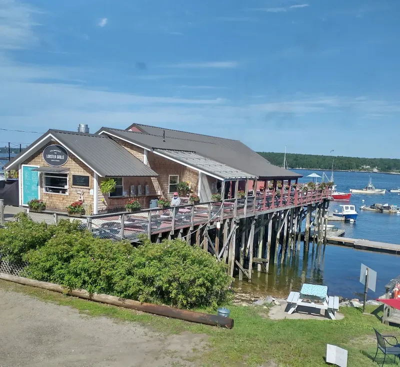 20 Hidden Gem Maine Lobster Shacks That Prove The Best Seafood Isn't Always On The Map - Decor Hint Holbrook's Lobster Wharf