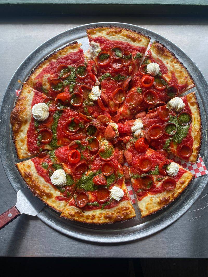 13 Illinois Pizzerias Turning Every Slice Into A Mini-Vacation - Decor Hint Milly's Pizza In The Pan