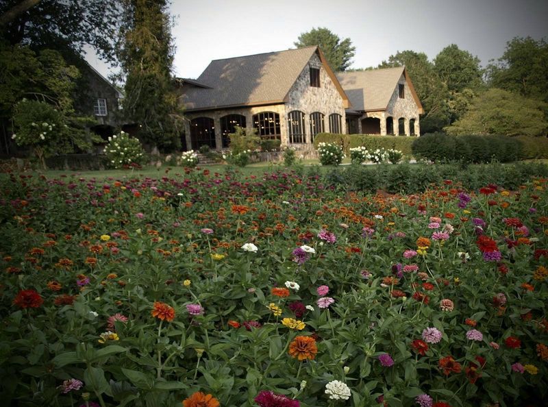 The Georgia Buffet So Delicious Locals Visit Every Weekend - Decor Hint Recognition From Southern Living