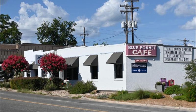 Texas Country Restaurants That Make The Trip Worth It - Decor Hint Blue Bonnet Cafe