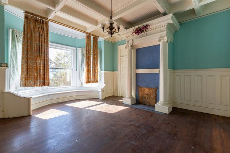 Step Inside This 120-Year-Old Alabama Mansion And Peek Into History - Decor Hint Ornate Stained Glass Windows