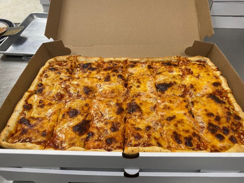 16 Pennsylvania Pizzerias Famous For Their Timeless Old-School Flavor - Decor Hint Maroni's Pizza House