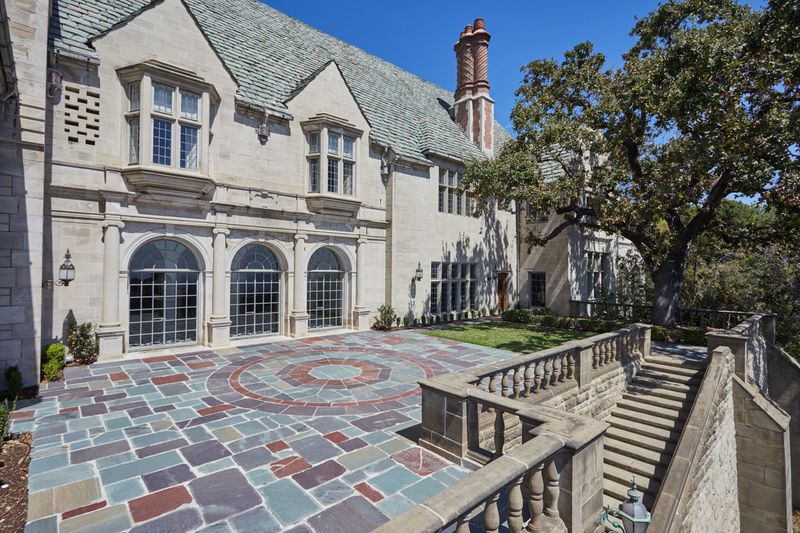 Greystone Mansion: Tragedy Behind The Glamour