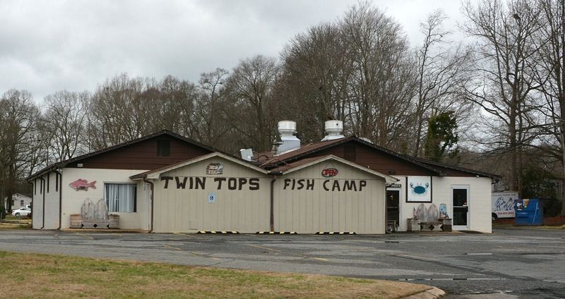 10 North Carolina Fish Camps Locals Say Never Miss The Mark - Decor Hint Twin Tops Fish Camp