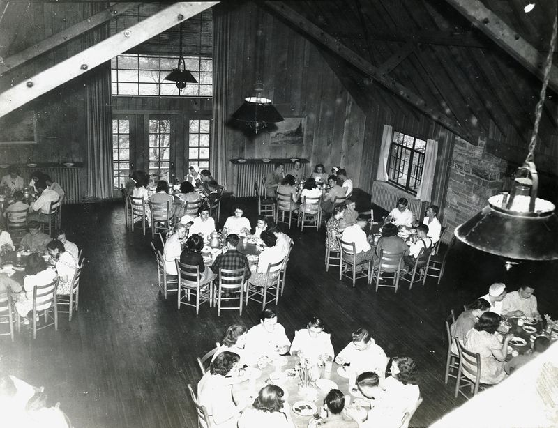 17 Michigan Dinner Table Rules From The 1960s That Would Surprise Kids Today - Decor Hint Ask for Items to Be Passed Instead of Reaching